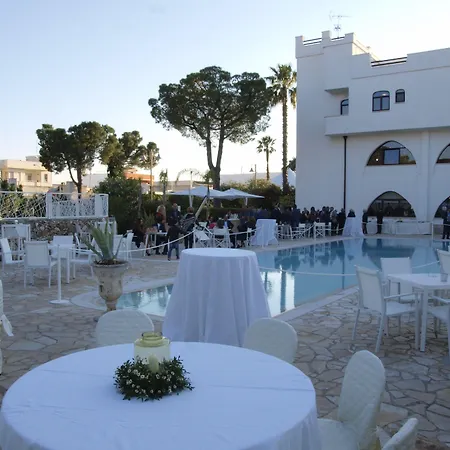 Leone De Castris Wine 3*